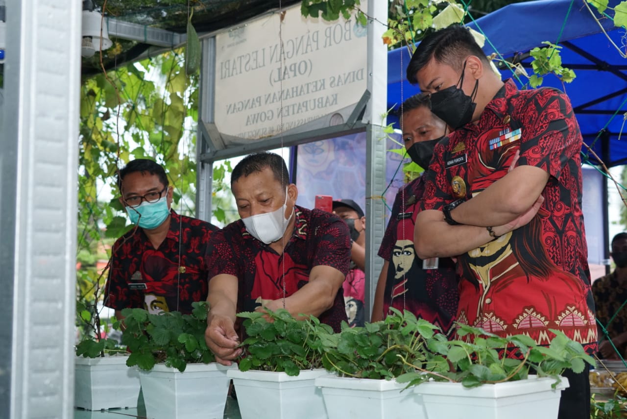Resmikan Pasar Mitra Tani, Bupati Adnan: Bantu Kembangkan Usaha Tani Masyarakat 